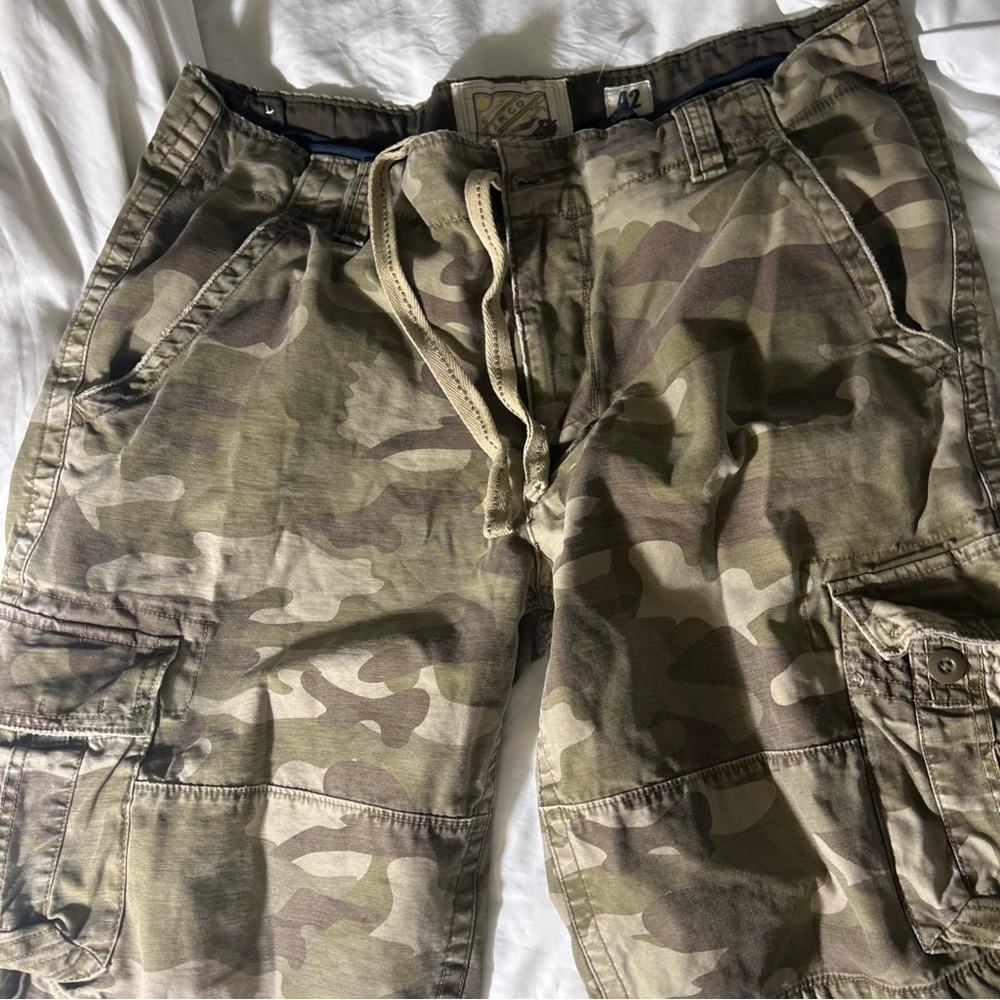 Men's Camo Cargo Shorts - Olive Camo Size 42 waist & length is 30